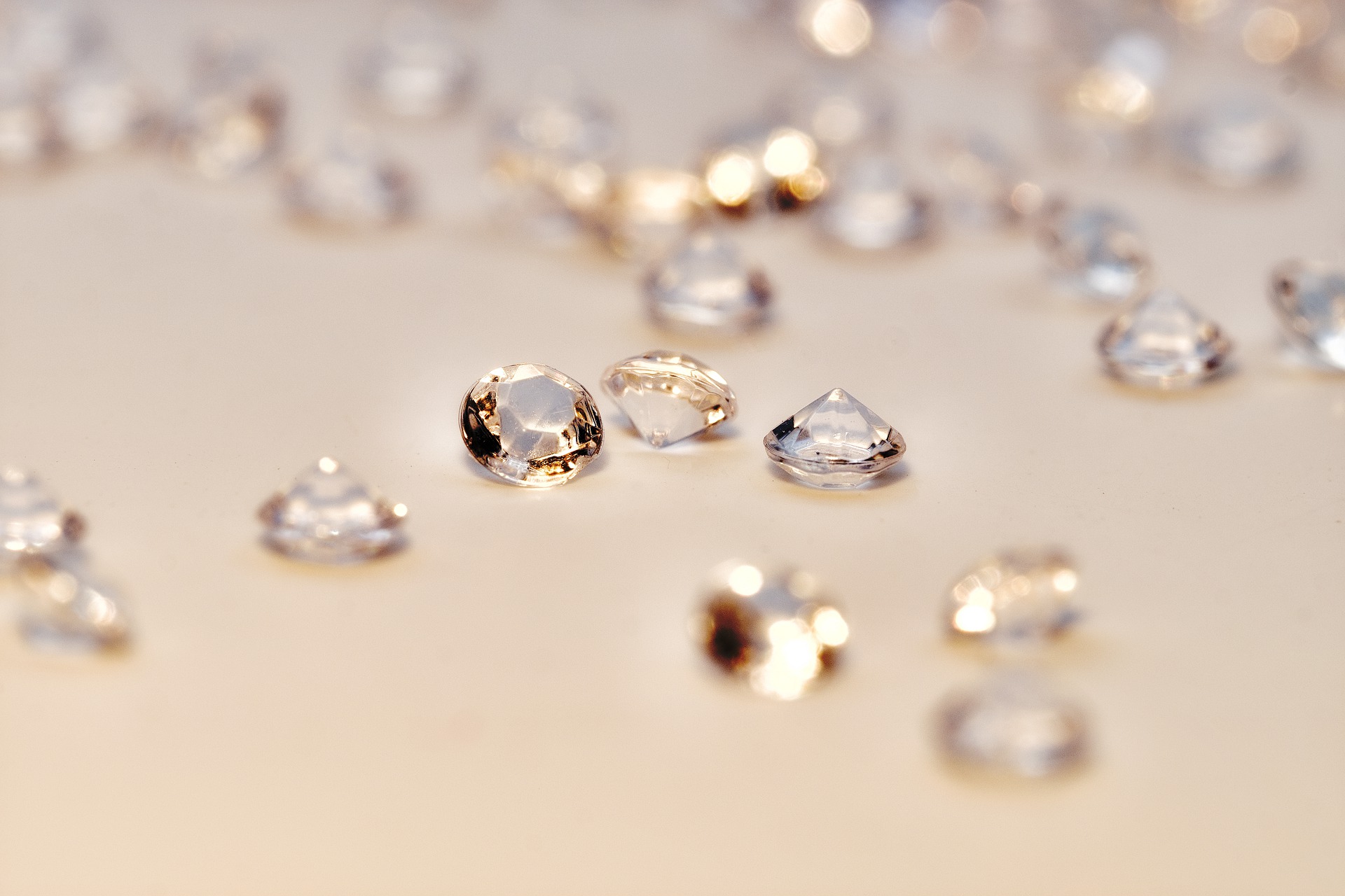 Tips When Checking Diamond Clarity Bubbling with Elegance and Grace
